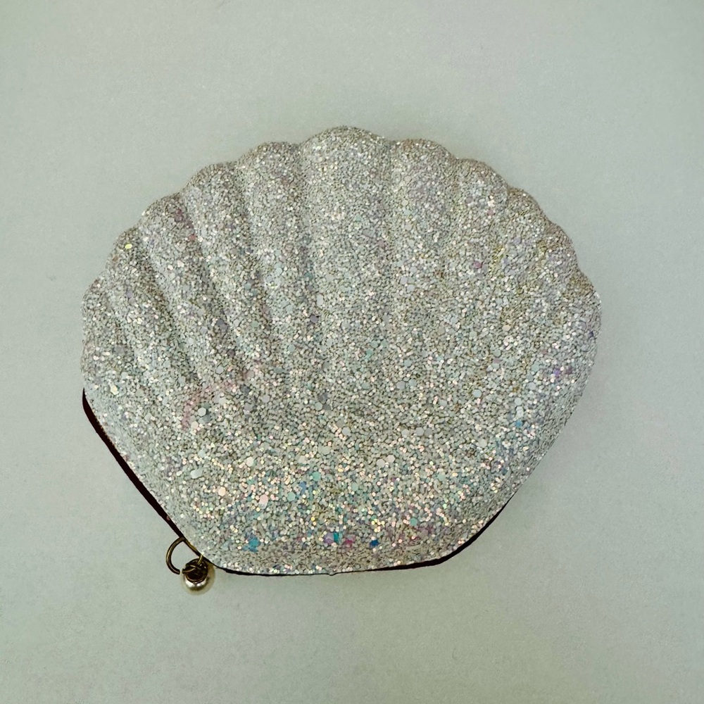 Glamorous Silver Seashell Clutch with Sparkling Finish